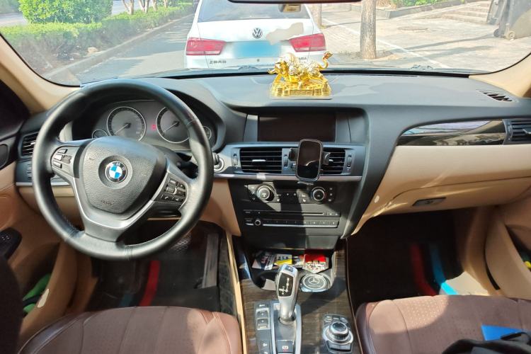 Used BMW X3 2011 xDrive28i Luxury Model Center Console