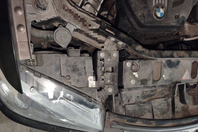 Used BMW X3 2011 xDrive28i Luxury Model Engine Bay Right