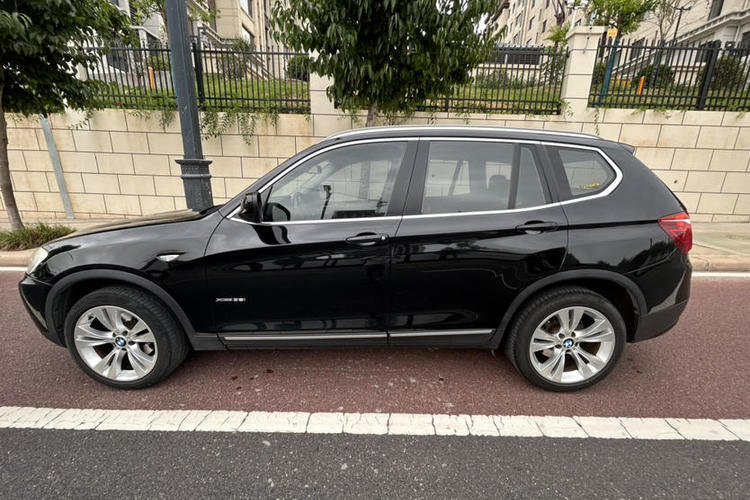 Used BMW X3 2011 xDrive35i Luxury Model Exterior 2