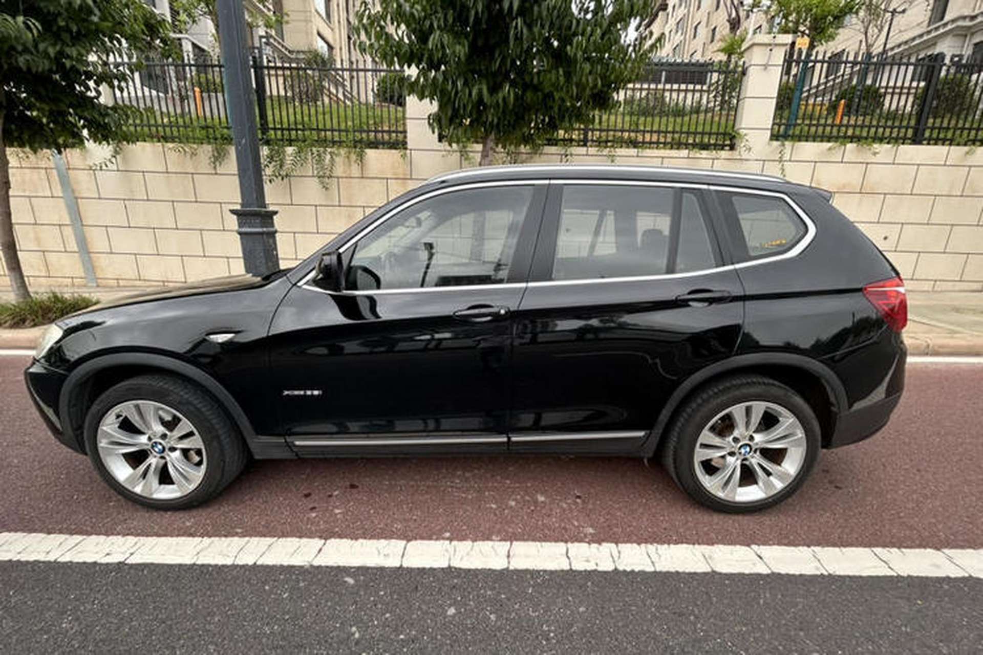 Used BMW X3 2011 xDrive35i Luxury Model Exterior 2