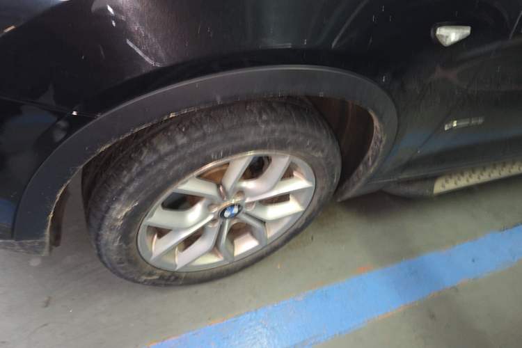 Used BMW X3 2011 xDrive28i Leading Model Left Front Wheel Hub