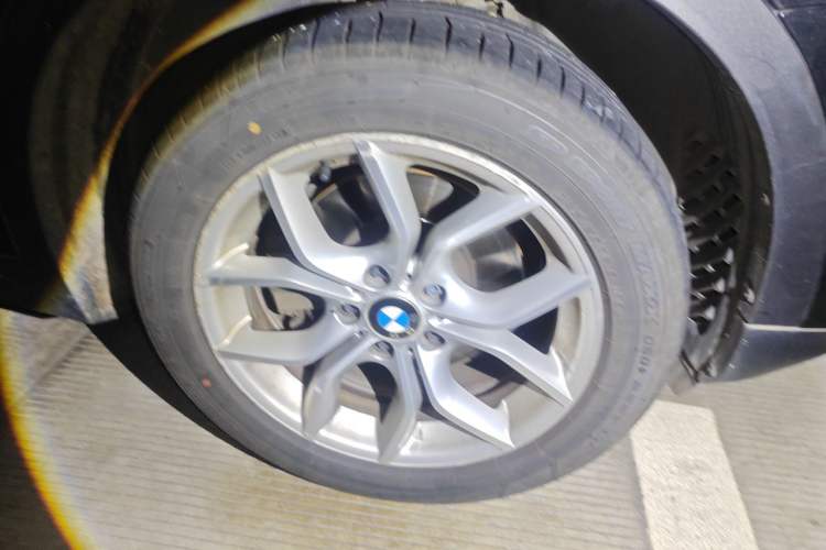 Used BMW X3 2011 xDrive28i Leading Model Right Front Wheel Hub