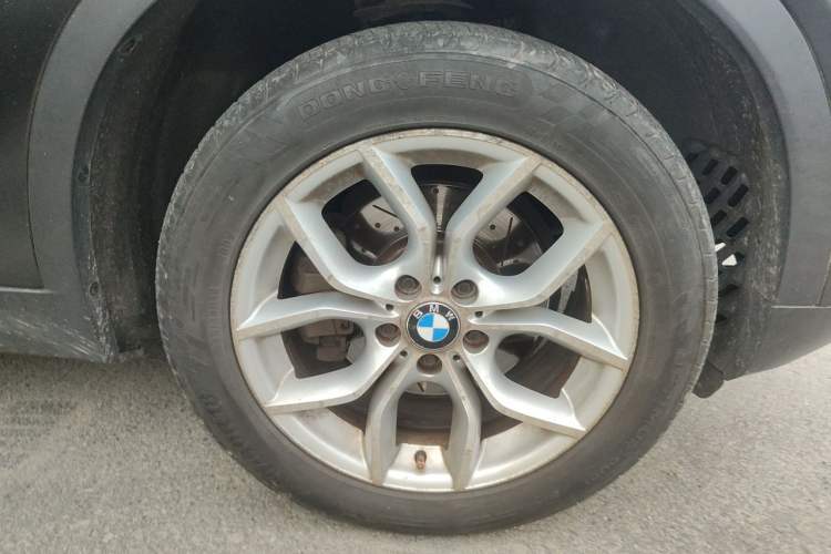 Used BMW X3 2011 xDrive28i Luxury Model Right Front Wheel Hub