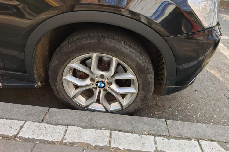 Used BMW X3 2011 xDrive28i Luxury Model Right Front Wheel Hub
