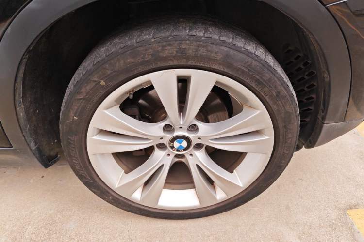 Used BMW X3 2011 xDrive35i Luxury Model Right Front Wheel Hub