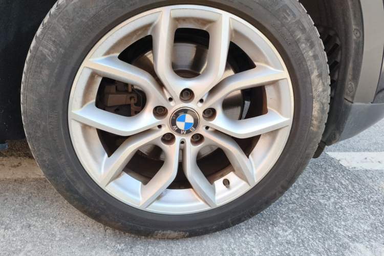Used BMW X3 2011 xDrive28i Luxury Model Right Front Wheel Hub