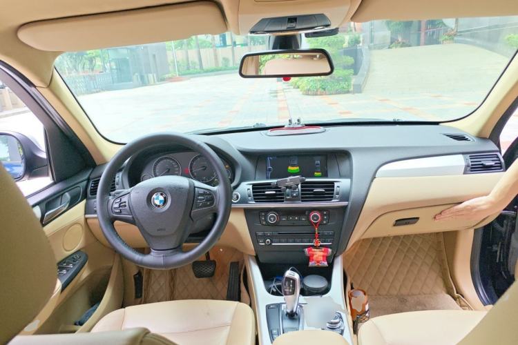 Used BMW X3 2011 xDrive28i Leading Model Center Console