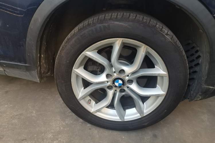 Used BMW X3 2011 xDrive28i Luxury Model Right Front Wheel Hub
