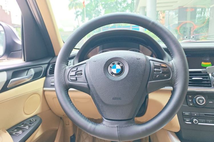 Used BMW X3 2011 xDrive28i Leading Model Steering Wheel