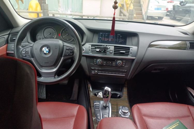 Used BMW X3 2011 xDrive28i Luxury Model Center Console
