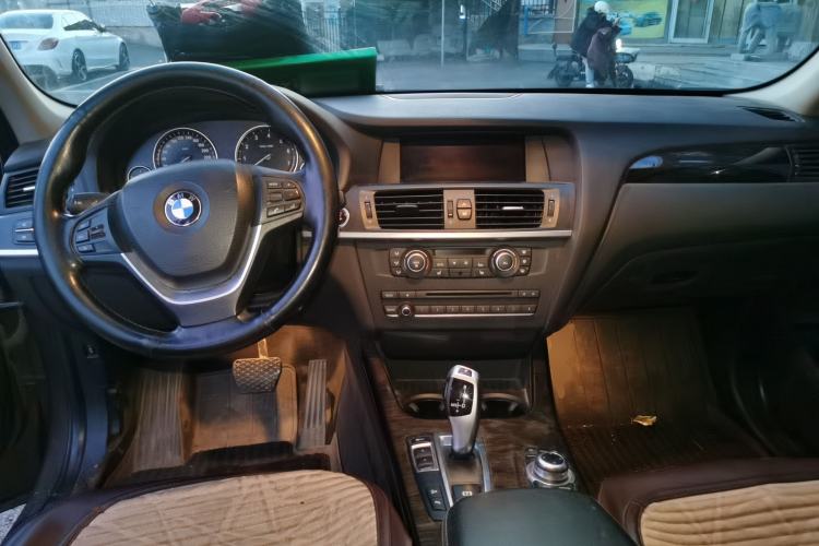 Used BMW X3 2011 xDrive28i Luxury Model Center Console