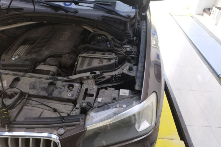 Used BMW X3 2011 xDrive28i Luxury Model Engine Bay Left