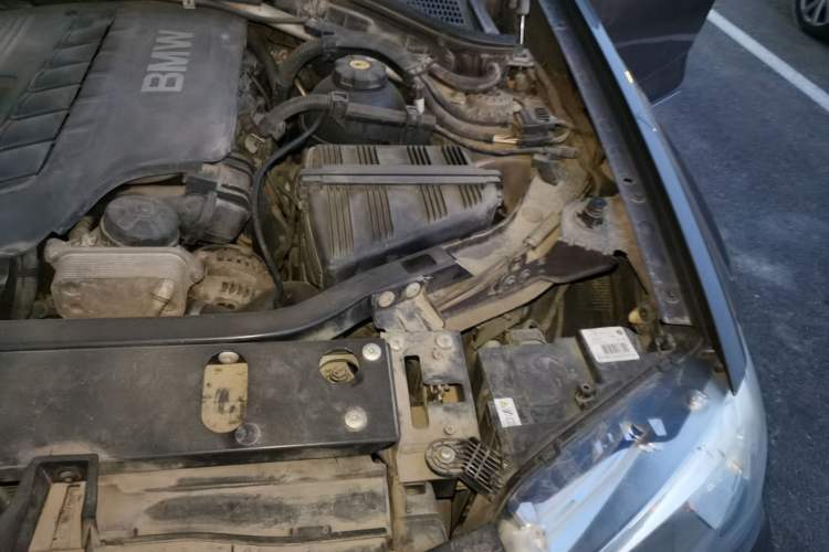 Used BMW X3 2011 xDrive28i Luxury Model Engine Bay Left