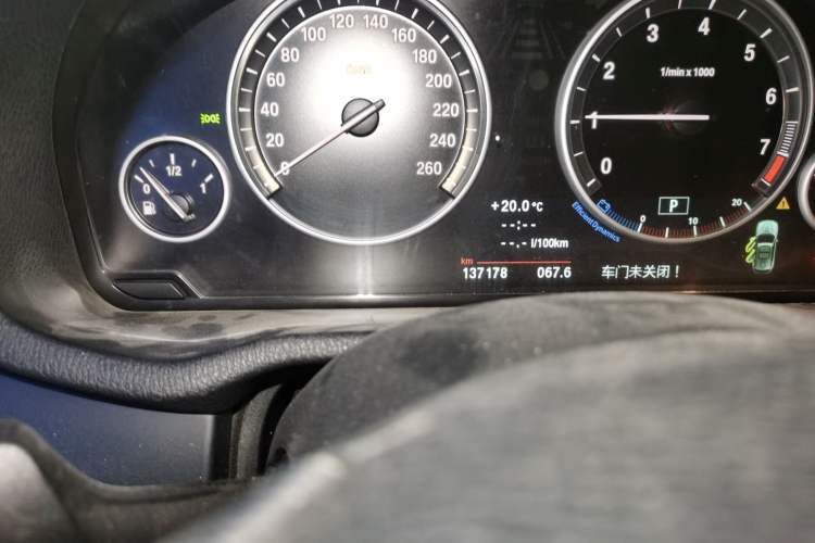 Used BMW X3 2011 xDrive28i Luxury Model Odometer Close Up