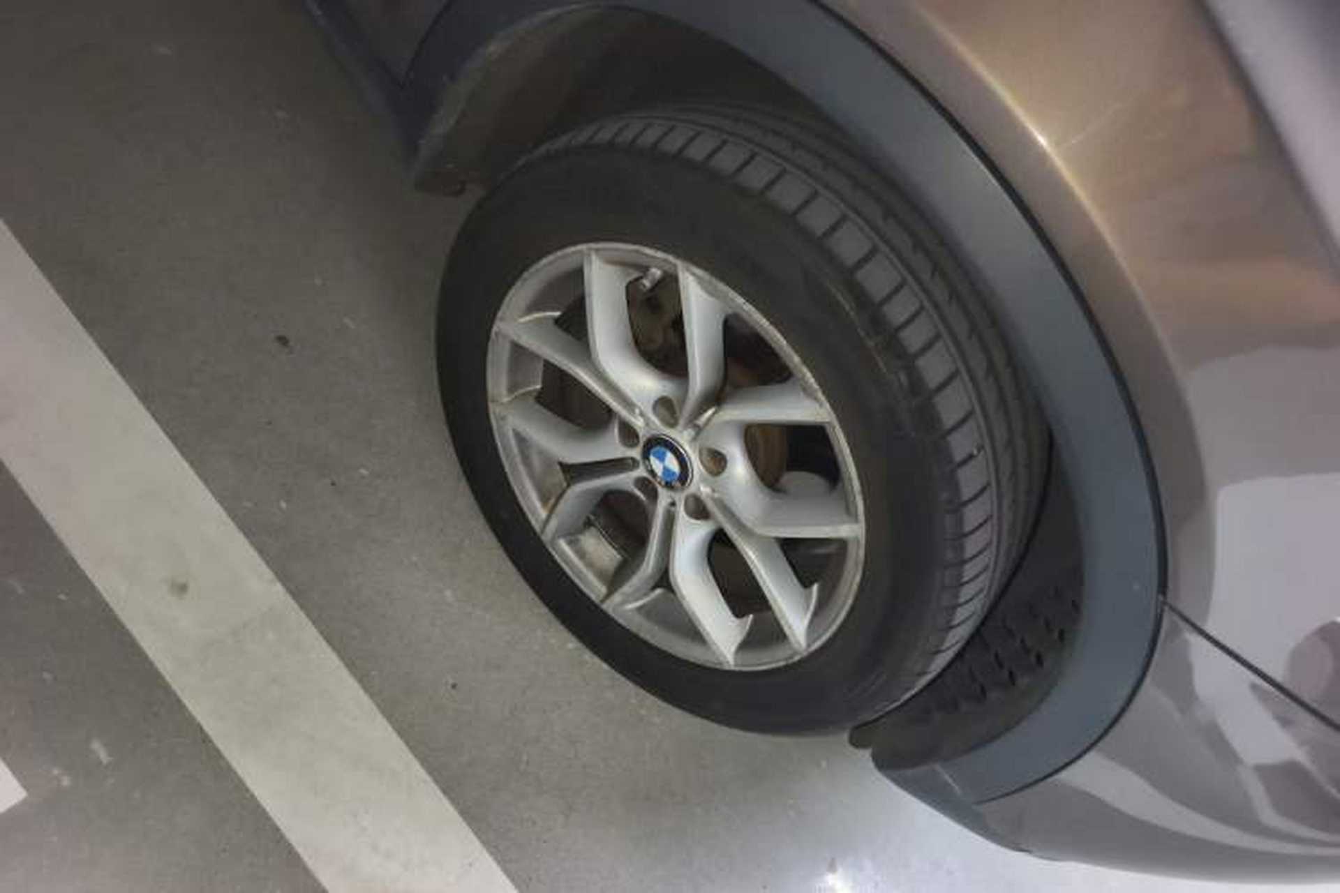 Used BMW X3 2011 xDrive28i Luxury Model Right Front Wheel Hub
