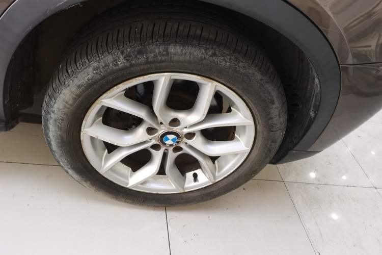 Used BMW X3 2011 xDrive28i Luxury Model Right Front Wheel Hub