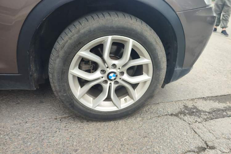 Used BMW X3 2011 xDrive28i Luxury Model Right Front Wheel Hub