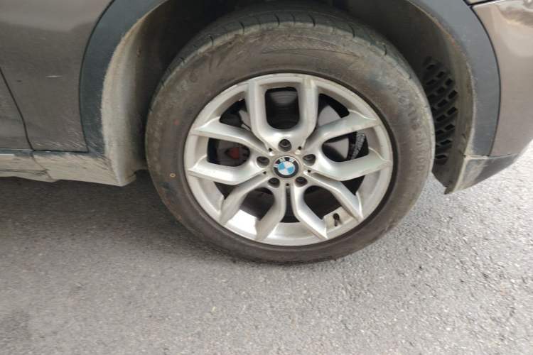 Used BMW X3 2011 xDrive28i Luxury Model Right Front Wheel Hub