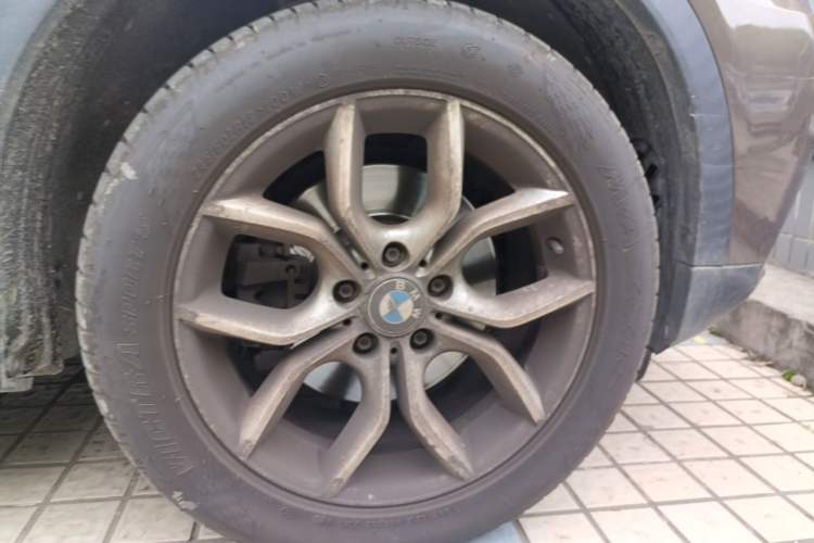 Used BMW X3 2011 xDrive28i Luxury Model Right Front Wheel Hub