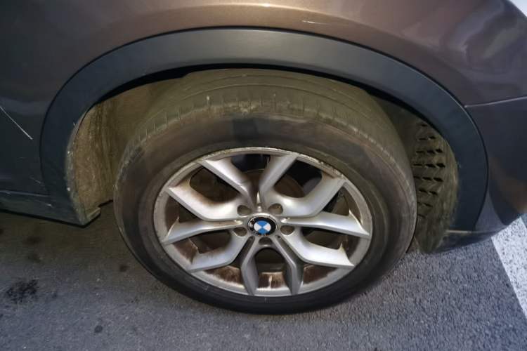 Used BMW X3 2011 xDrive28i Luxury Model Right Front Wheel Hub