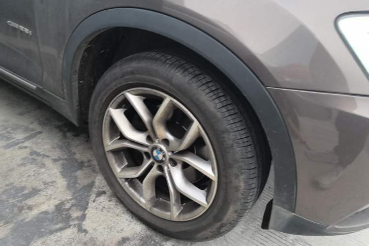 Used BMW X3 2011 xDrive28i Luxury Model Right Front Wheel Hub