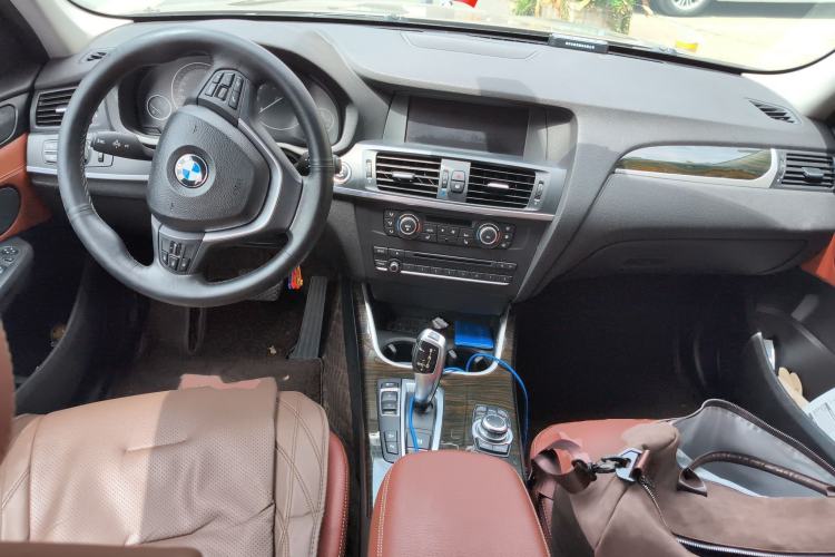 Used BMW X3 2011 xDrive28i Luxury Model Center Console