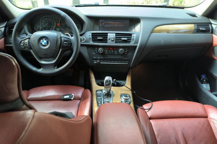 Used BMW X3 2011 xDrive35i Luxury Model Center Console