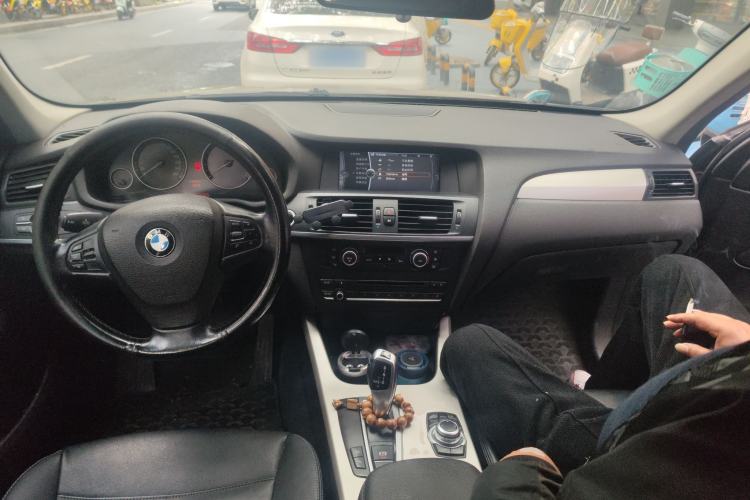 Used BMW X3 2011 xDrive28i Leading Model Center Console