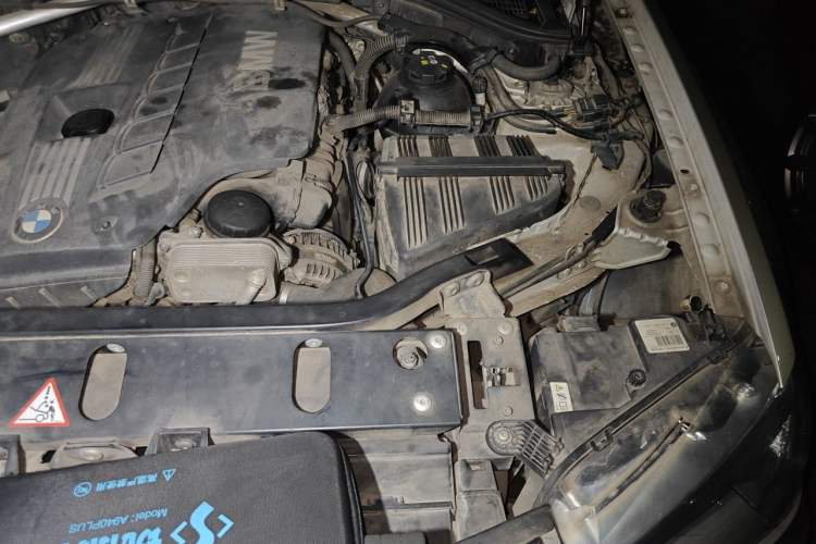 Used BMW X3 2011 xDrive28i Luxury Model Engine Bay Left