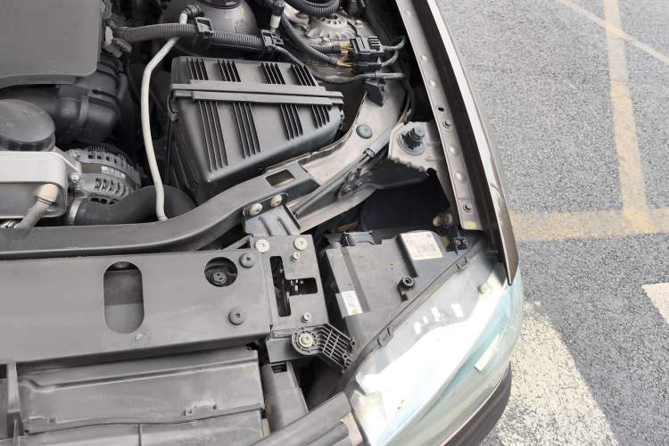 Used BMW X3 2011 xDrive28i Luxury Model Engine Bay Left