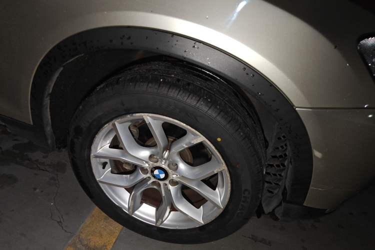 Used BMW X3 2011 xDrive28i Luxury Model Right Front Wheel Hub
