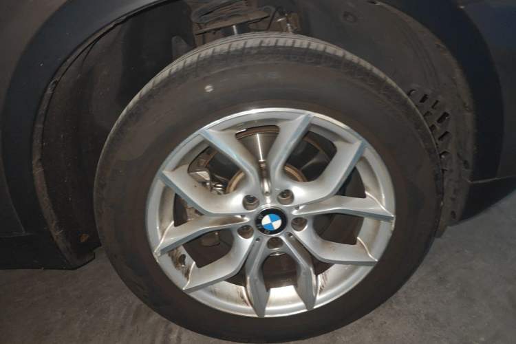 Used BMW X3 2011 xDrive28i Luxury Model Right Front Wheel Hub