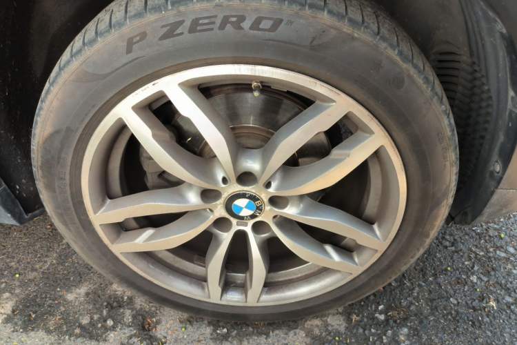 Used BMW X3 2011 xDrive35i Luxury Model Right Front Wheel Hub