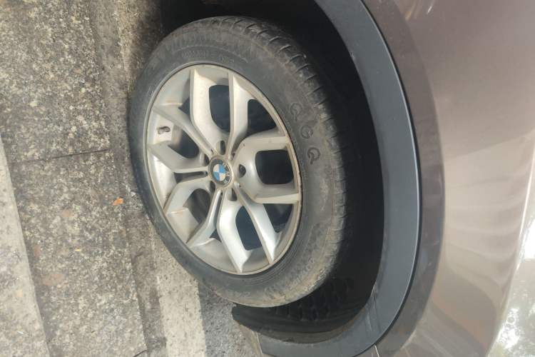 Used BMW X3 2011 xDrive28i Leading Model Right Front Wheel Hub
