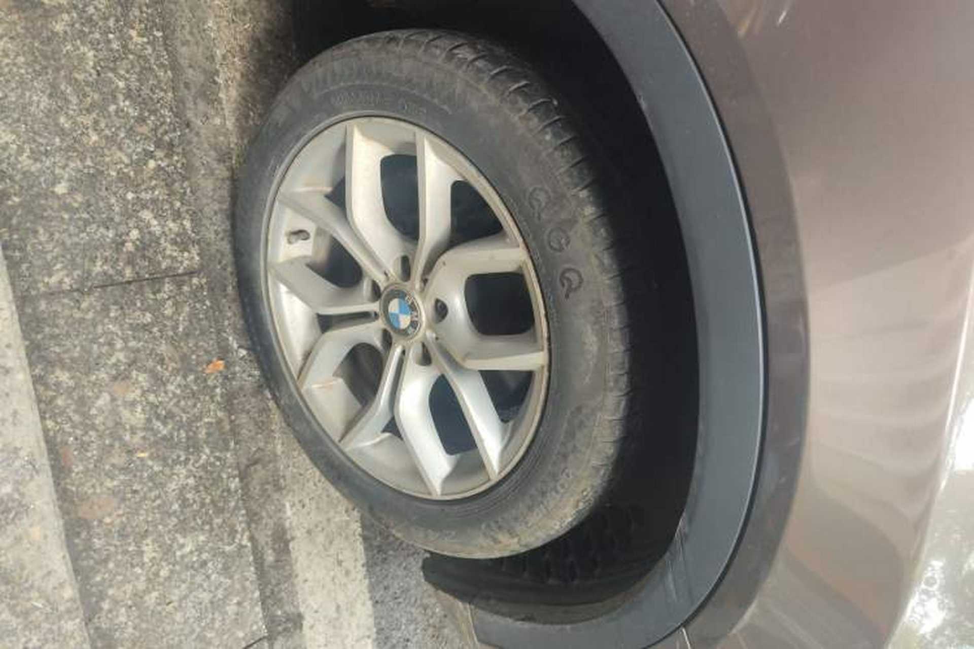 Used BMW X3 2011 xDrive28i Leading Model Right Front Wheel Hub