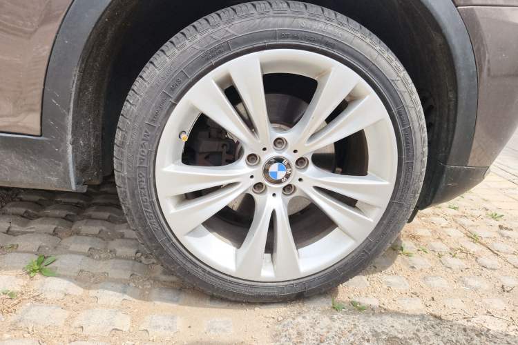 Used BMW X3 2011 xDrive35i Luxury Model Right Front Wheel Hub