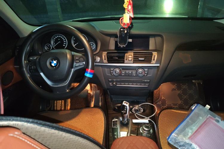 Used BMW X3 2011 xDrive28i Luxury Model Center Console