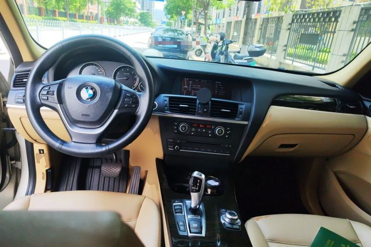 Used BMW X3 2011 xDrive28i Luxury Model Center Console