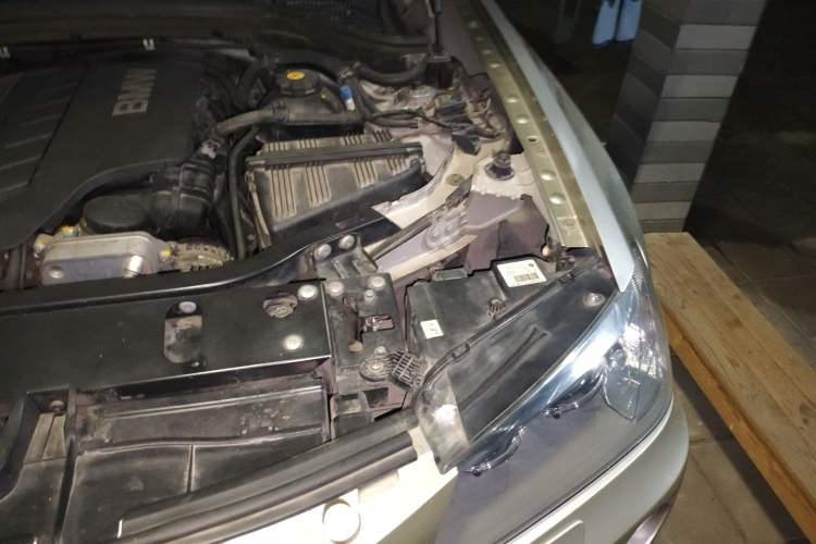 Used BMW X3 2011 xDrive28i Luxury Model Engine Bay Left