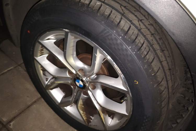 Used BMW X3 2011 xDrive28i Luxury Model Right Front Wheel Hub