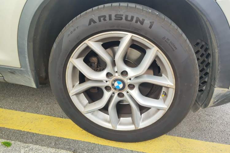 Used BMW X3 2011 xDrive28i Luxury Model Right Front Wheel Hub