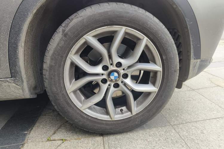 Used BMW X3 2011 xDrive28i Luxury Model Right Front Wheel Hub