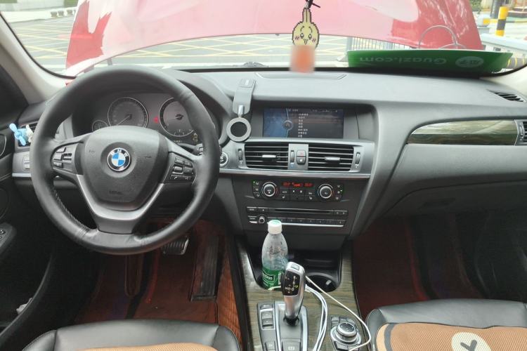Used BMW X3 2011 xDrive28i Luxury Model Center Console