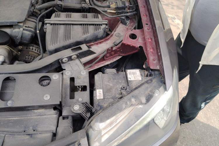 Used BMW X3 2011 xDrive28i Luxury Model Engine Bay Left