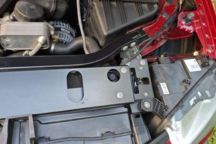 Used BMW X3 2011 xDrive28i Luxury Model Engine Bay Left