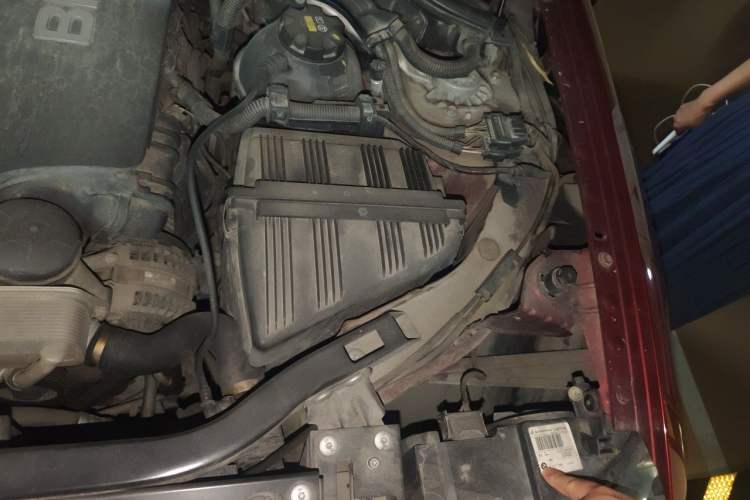 Used BMW X3 2011 xDrive28i Luxury Model Engine Bay Left