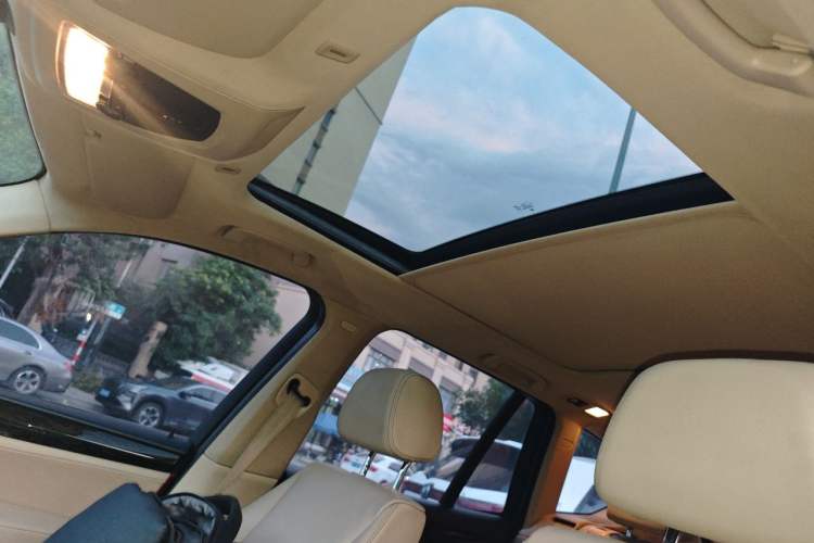 Used BMW X3 2011 xDrive28i Luxury Model Headliner