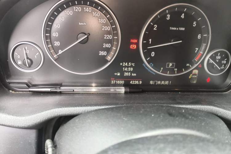 Used BMW X3 2011 xDrive28i Luxury Model Odometer Close Up