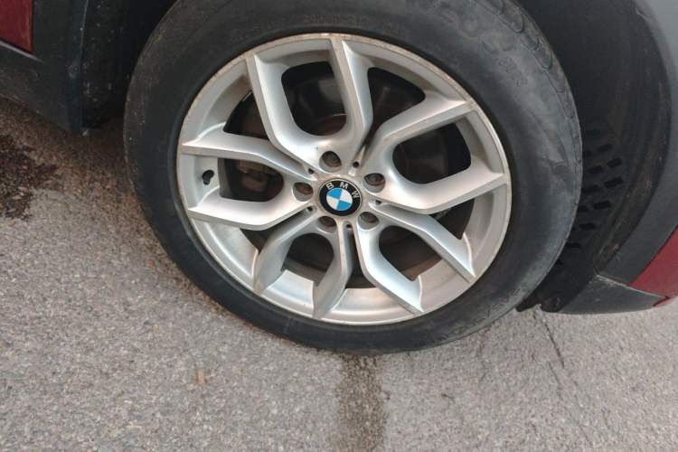 Used BMW X3 2011 xDrive28i Luxury Model Right Front Wheel Hub