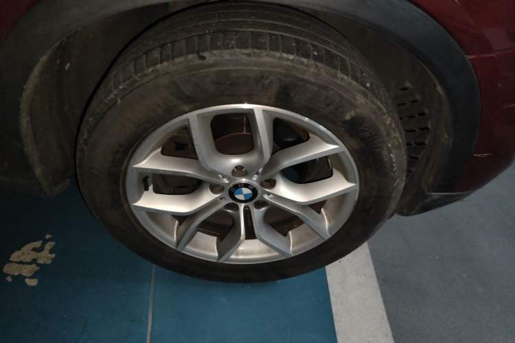 Used BMW X3 2011 xDrive28i Luxury Model Right Front Wheel Hub